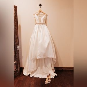 USED, LIKE NEW WEDDING GOWN